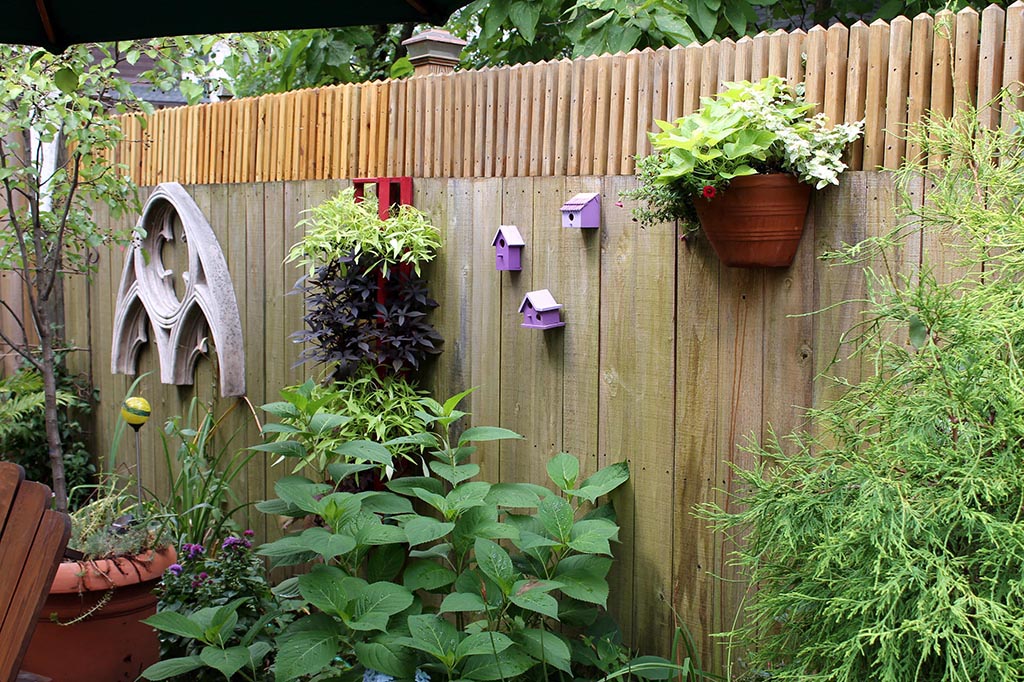 DIY Wooden Garden Fence