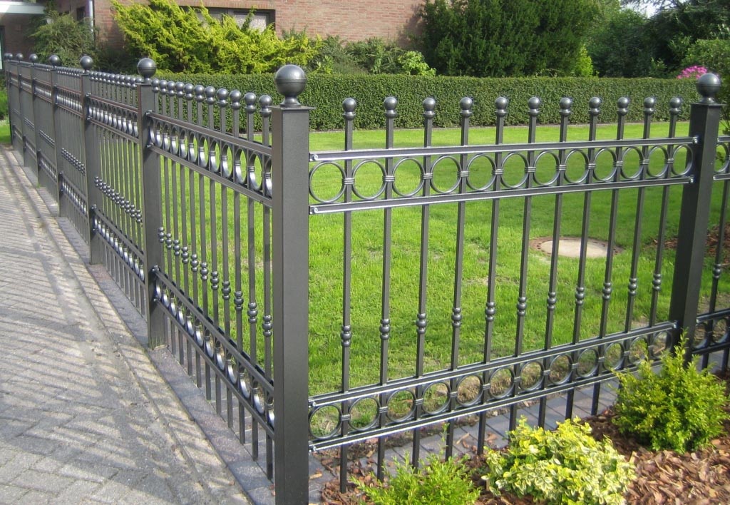 Short Metal Garden Fencing Garden Design Ideas