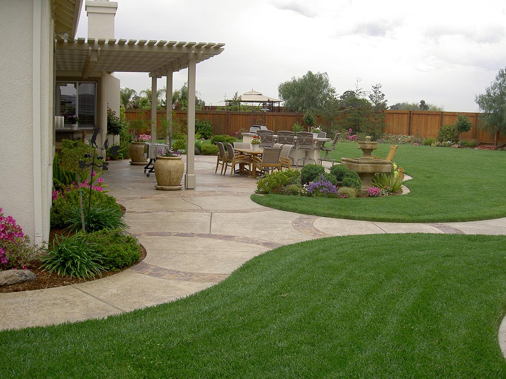 Simple Landscaping Ideas for Backyard